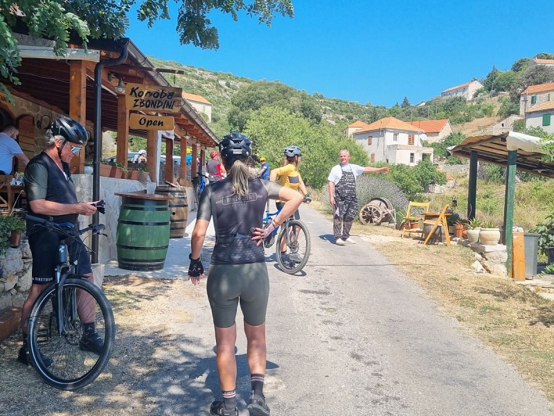 The Peljesac peninsula, a story about wine and oysters