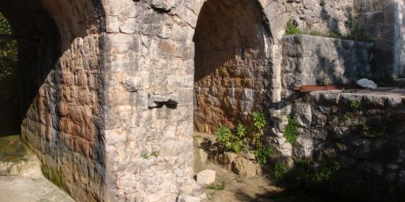 Old Dubrovnik aqueduct hike